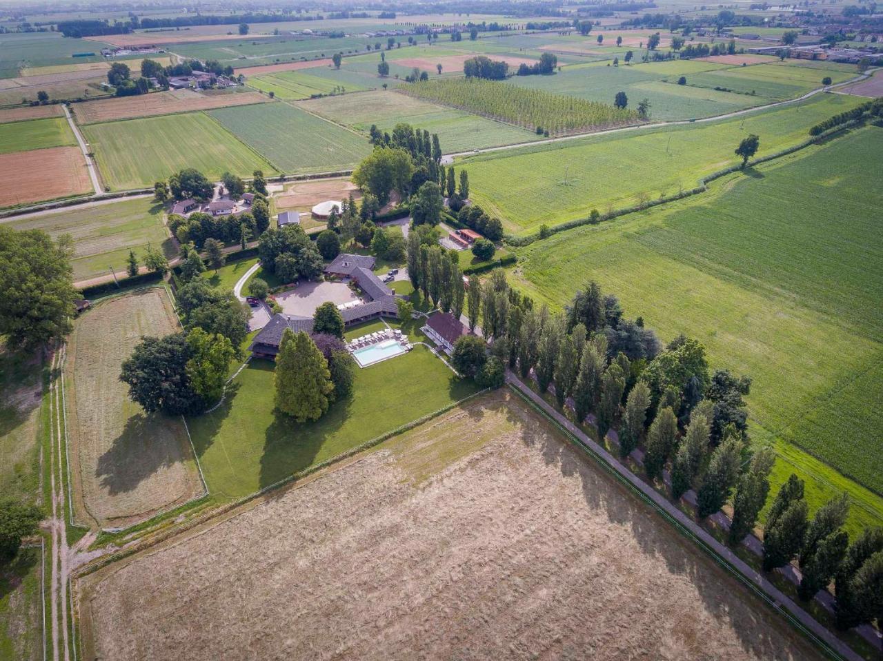 Agriturismo Tenuta "Il Cigno" Villanterio Bagian luar foto